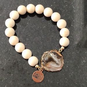 Kinsley Armelle NIB tawny agate bracelet